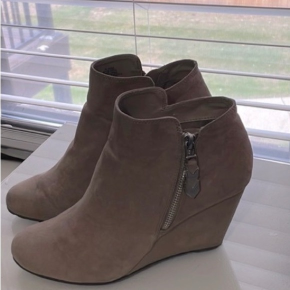 BCBG Paris Suede Taupe Wedge Bootie Size 9.5B - Picture 6 of 12